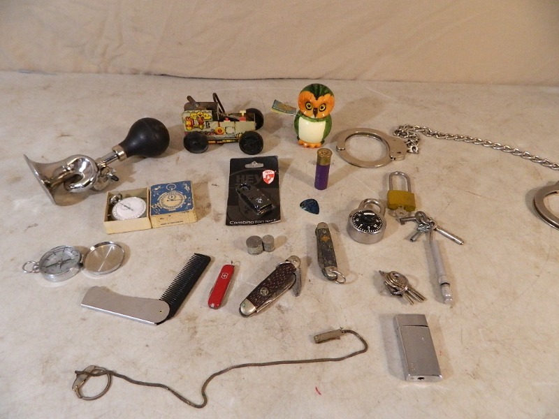 lot 93 image: Collectibles
