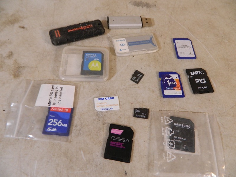 lot 95 image: Memory Cards, Sticks, and More