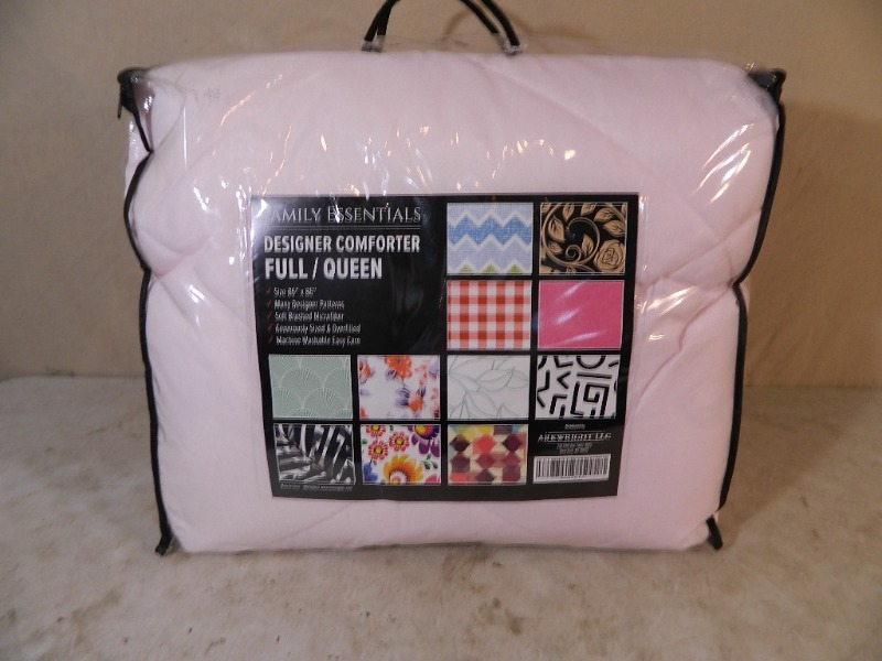 lot 97 image: New Full  Queen Comforter
