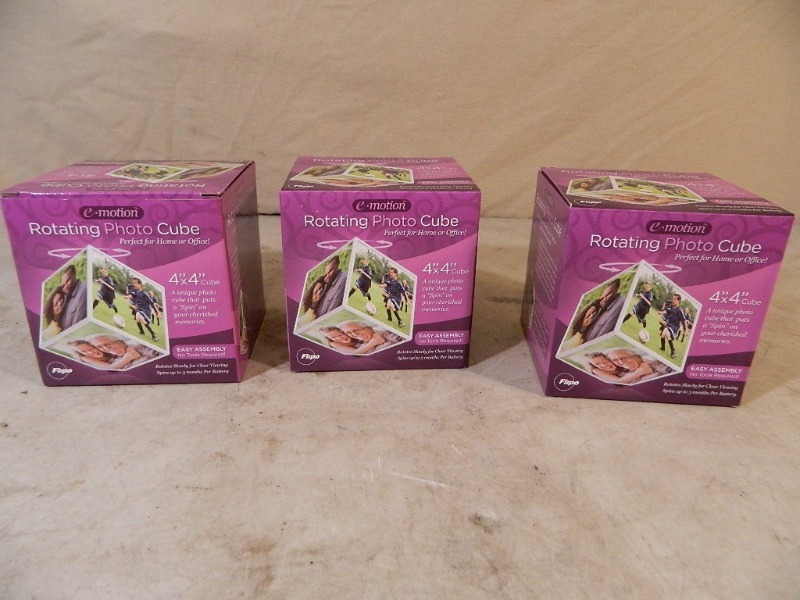 lot 100 image: 3 New E Motion Rotating Photo Cubes