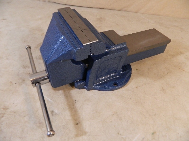 lot 108 image: Brand New Bench Vise