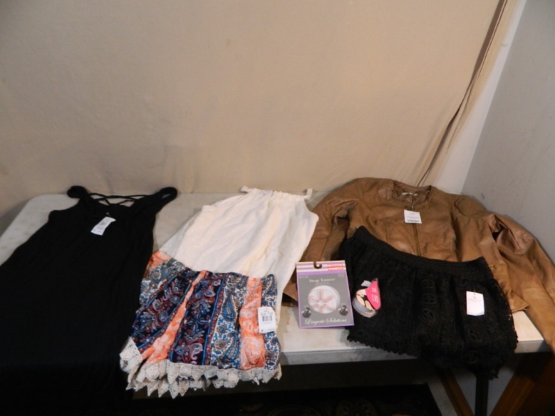 lot 135 image: New Womens Clothing