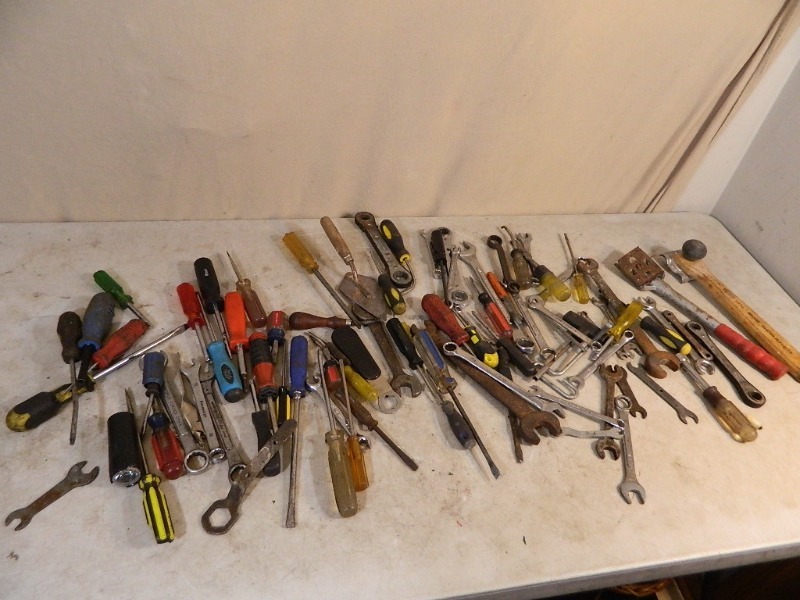 lot 159 image: Large Lot of Hand Tools