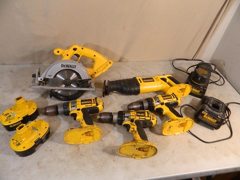 lot 168 image: 18 Volt DeWalt Tool Set