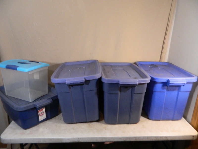 lot 172 image: 5 Assorted Totes with Lids