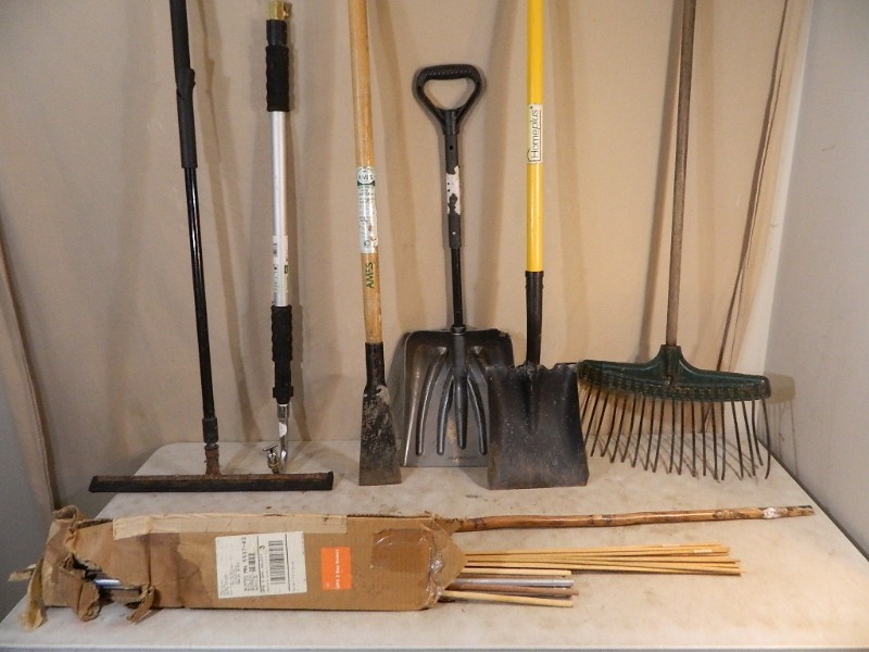 lot 174 image: Long Handle Tools