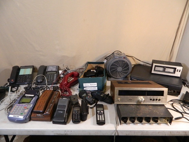 lot 180 image: Assorted Electronics