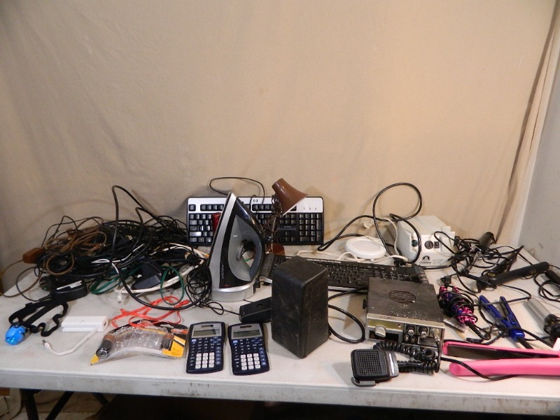 lot 182 image: Assorted Electronics