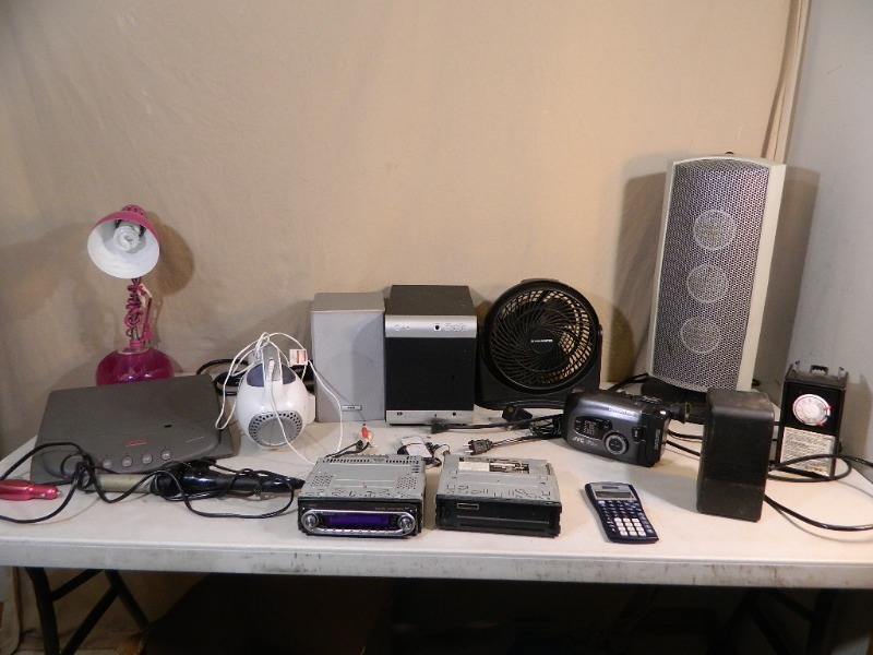 lot 183 image: Assorted Electronics