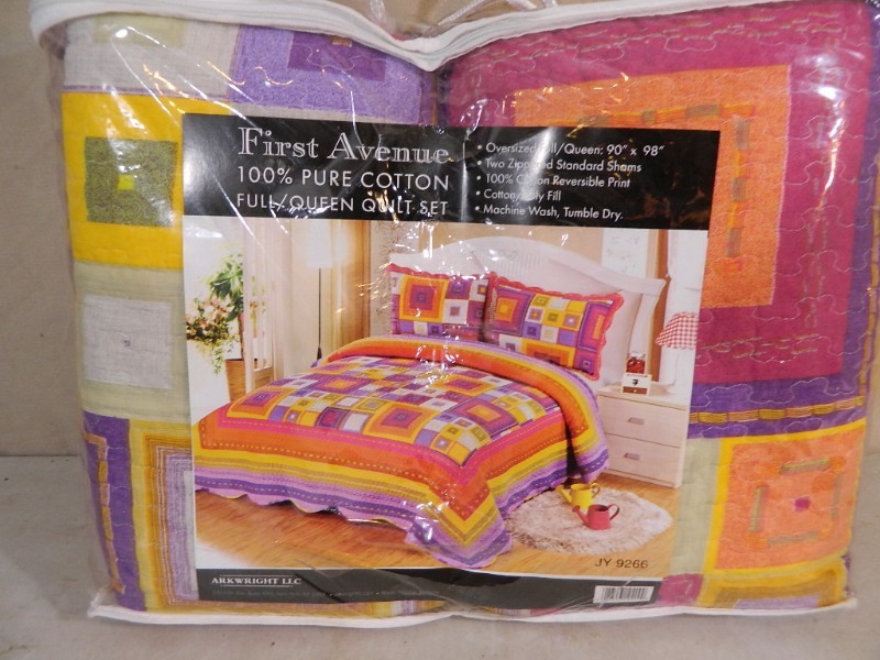 lot 204 image: New FullQueen Designer Quilt Set