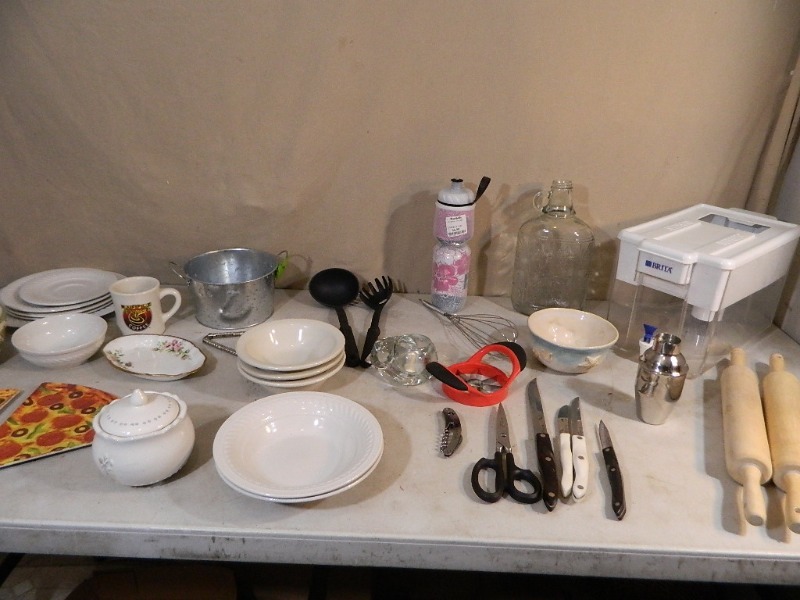 lot 209 image: Cutco, Dishes, and More