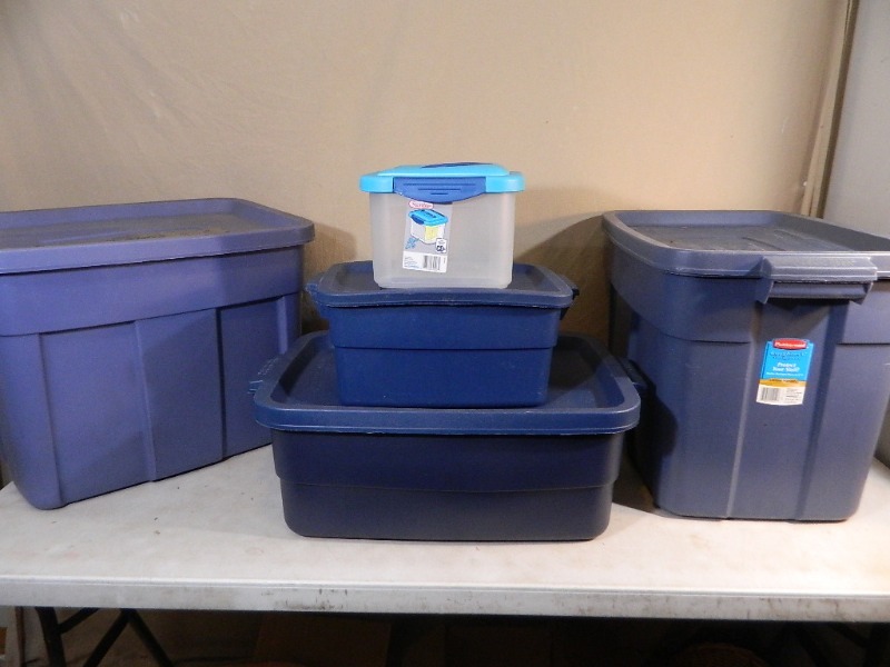 lot 211 image: Assorted Totes with Lids