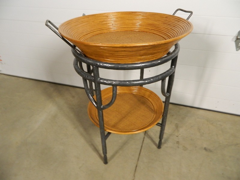 lot 33 image: MetalWicker Serving Tray Stand  Table