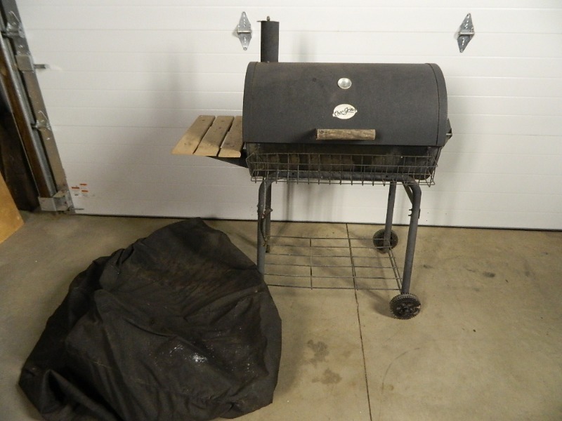 lot 38 image: Charcoal Grill Smoker with Cover