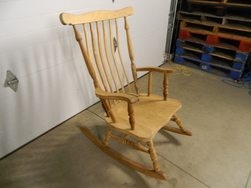 lot 48 image: Wood Rocking Chair