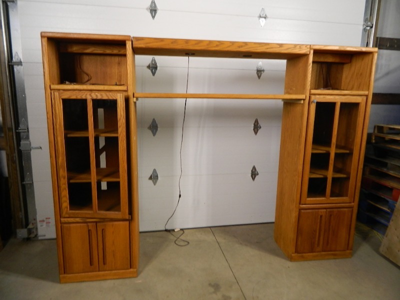 lot 51 image: Large Entertainment  Living Room Set