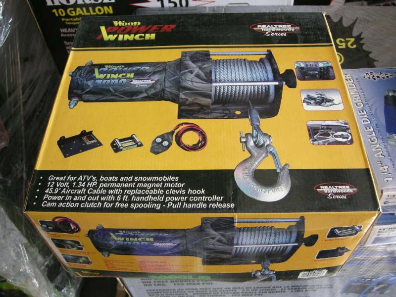lot 18 image: 3000lb Wood Power Winch