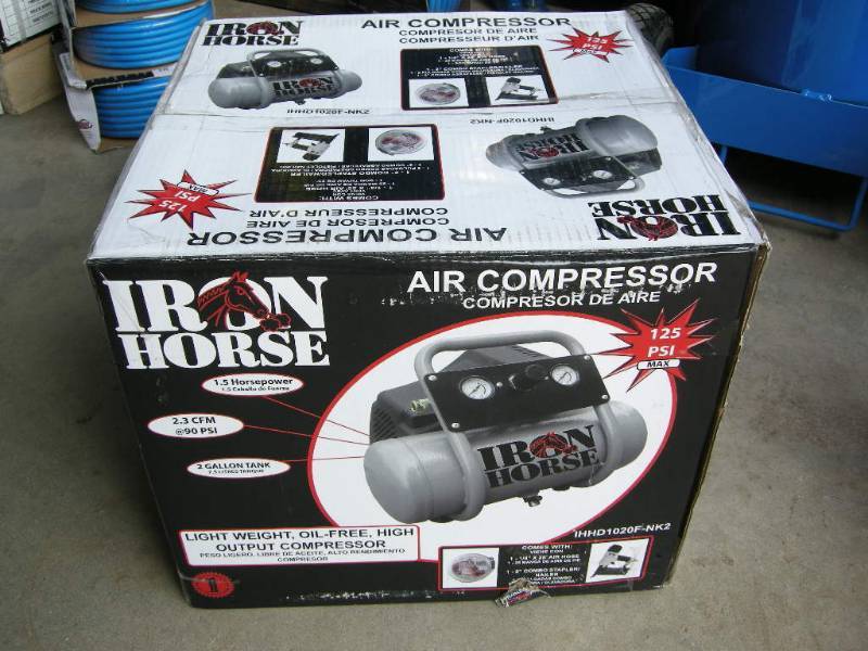 lot 37 image: Iron Horse Portable Air Compressor Kit