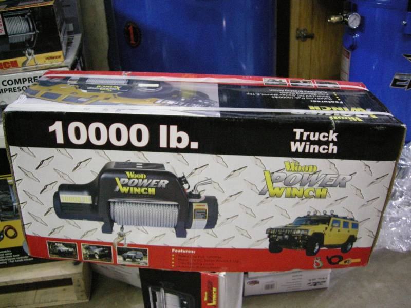 lot 59 image: 10,000lb Wood Power Truck Winch