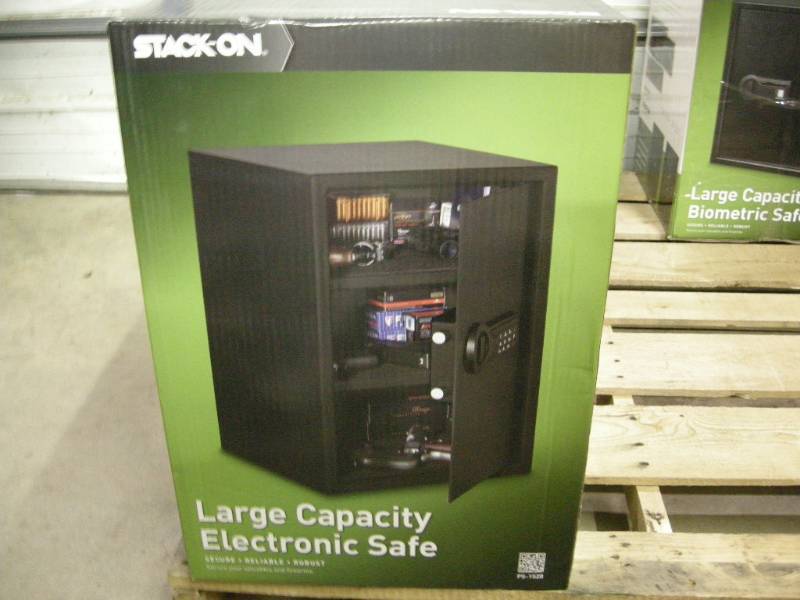 lot 70 image: Stack-On Large Capacity Electronic Safe