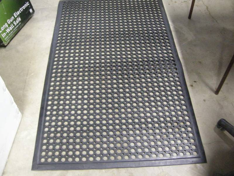 lot 96 image: Industrial Rubber Anti-Fatigue Mat