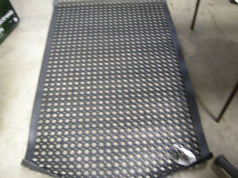 lot 97 image: Industrial Rubber Anti-Fatigue Mat