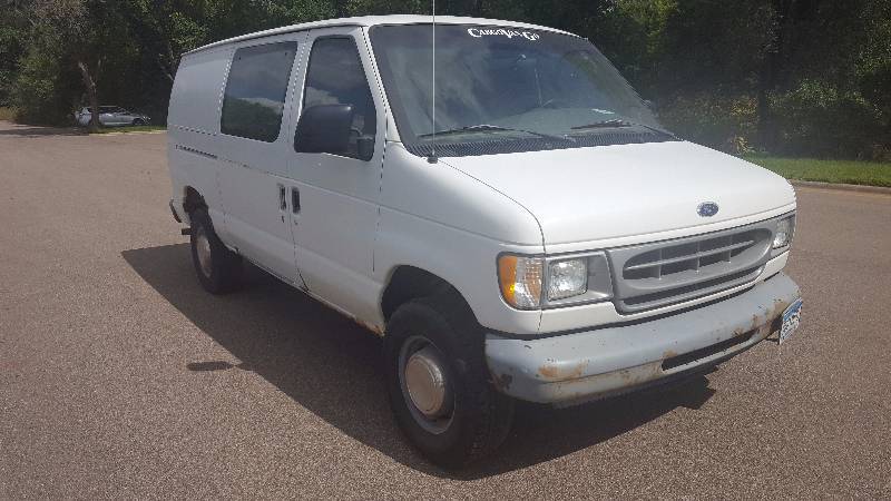 lot 301 image: 2000 Ford E250 Cargo Van