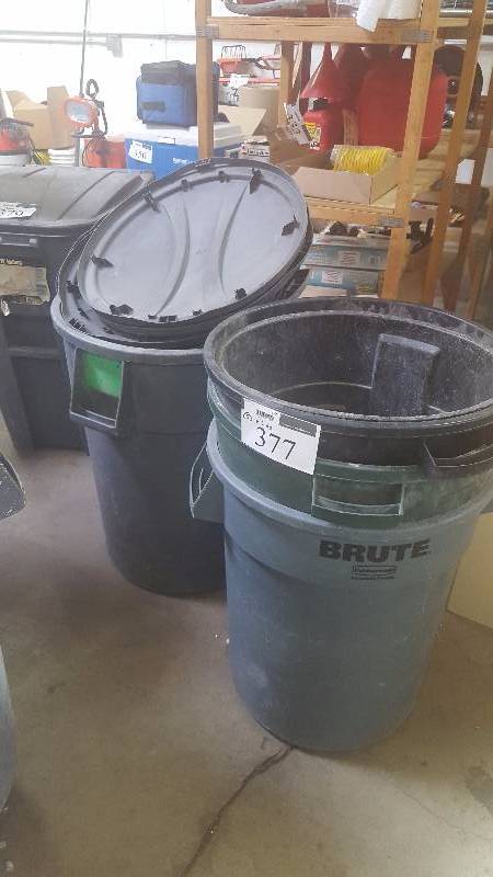 lot 377 image: Lot of (5) Brute Commercial Rolling Garbage Cans w Lids