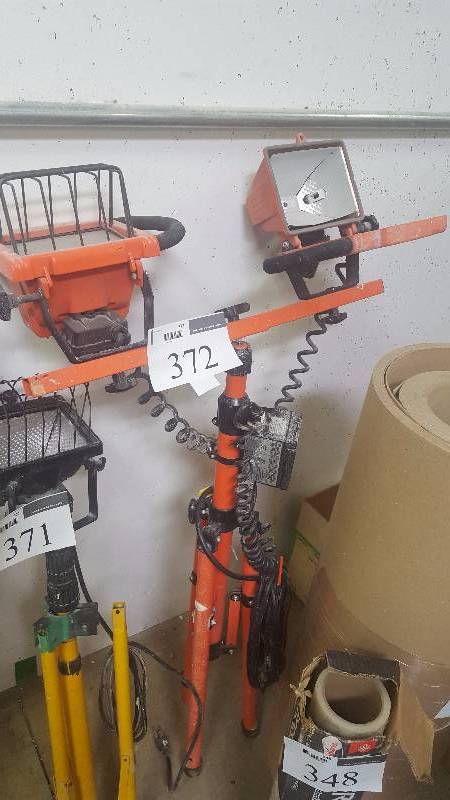 lot 372 image: Regent Lighting Dual Head Shop Light w Tripod Stand