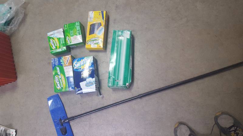 lot 406 image: Swiffer Cleaning Supplies Includes Mop Handle, 4-Duster Pads, Kimwipes
