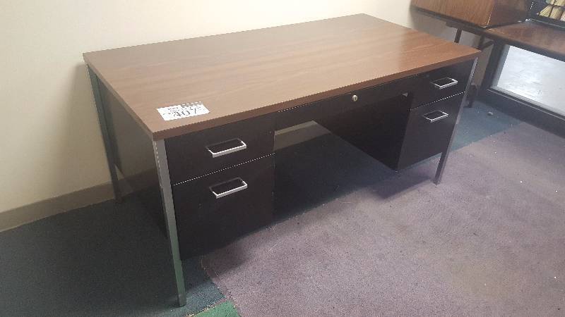 Metal office desk online with locking drawers