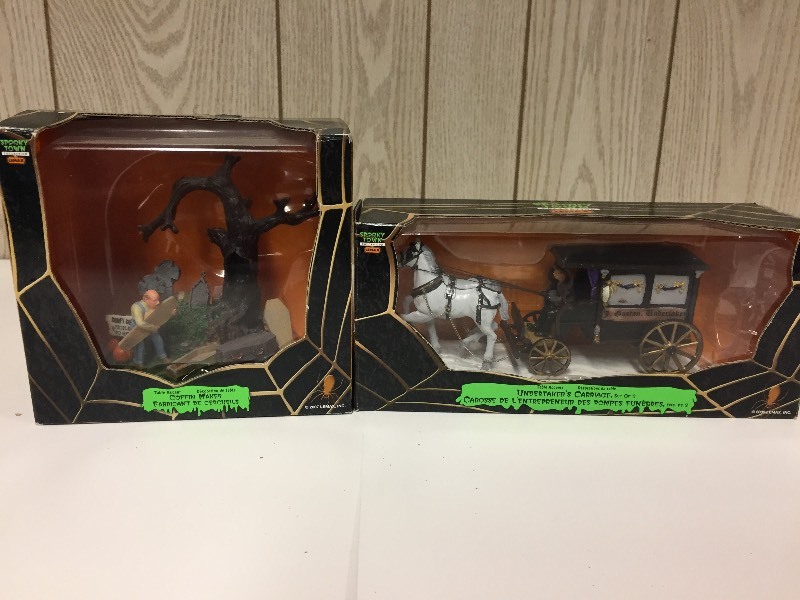 lot 82 image: LEMAX Halloween Village Accessories