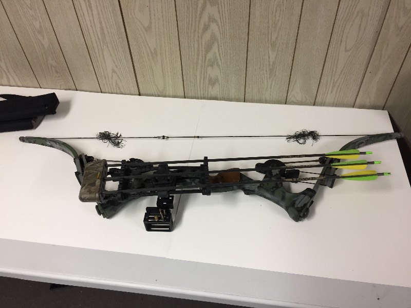 lot 80 image: Oneida Strike Eagle Bow, Case, Arrows