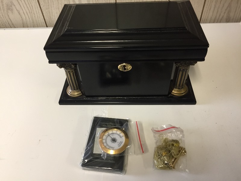 lot 33 image: Cigar Humidor - Locking with Key