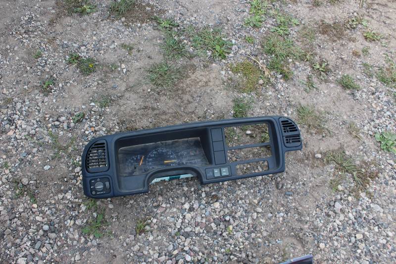 lot 290 image: 1993 Chevrolet Dash and Gauge Cluster