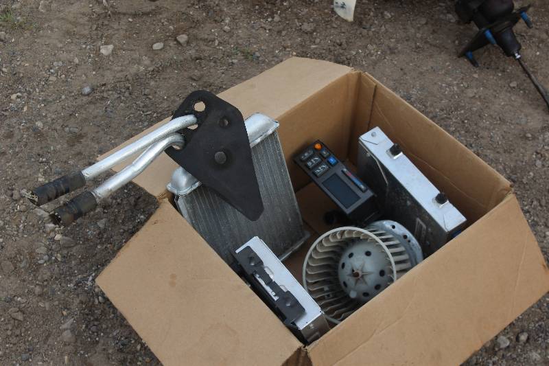 lot 292 image: 1993 Chevrolet ECU, Blower Motor, Heater Core