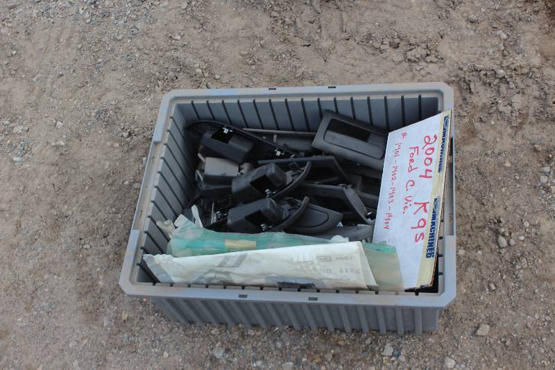 lot 294 image: 2004 Ford Crown Victoria Door Latch and Lock Sets