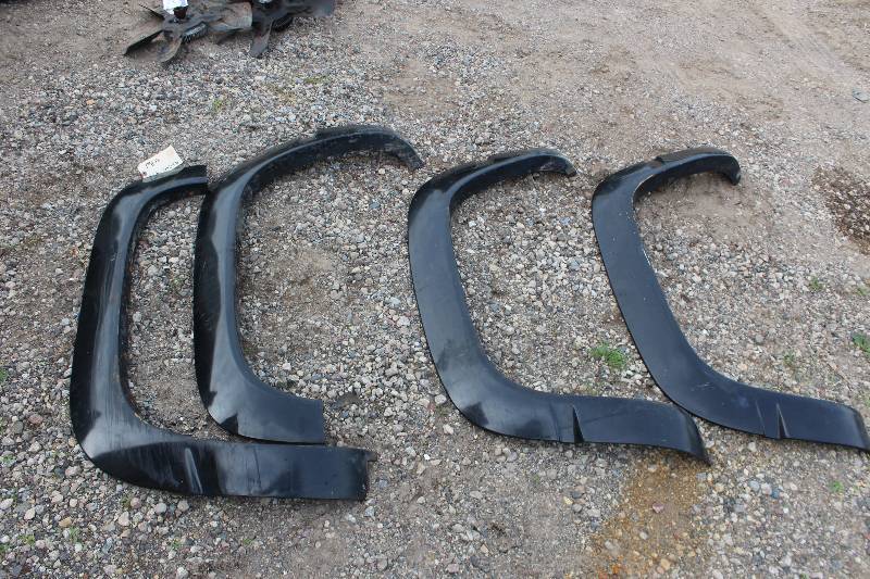 lot 300 image: 1993 Chevrolet Fender Flares