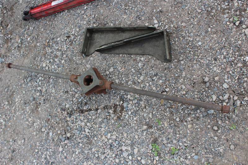 lot 307 image: Robinson & Cary Threader Pipe w Brackets