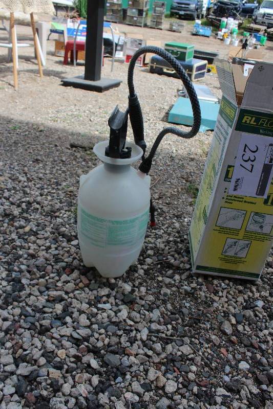 lot 237 image: RL Flomaster 1-Gallon Yard Sprayer