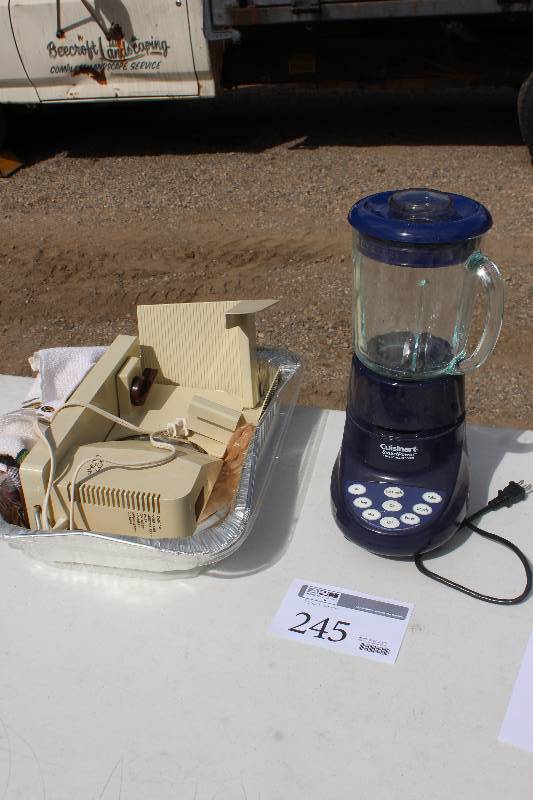 lot 245 image: Chefs Delight Slicer, Cuisenart Smart Power Blender