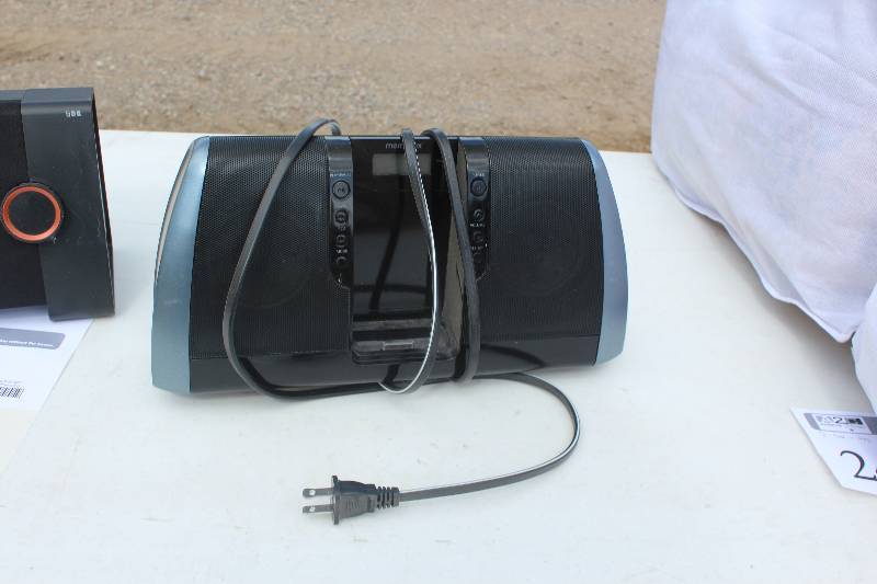 lot 247 image: Memorex iPod Docking Station