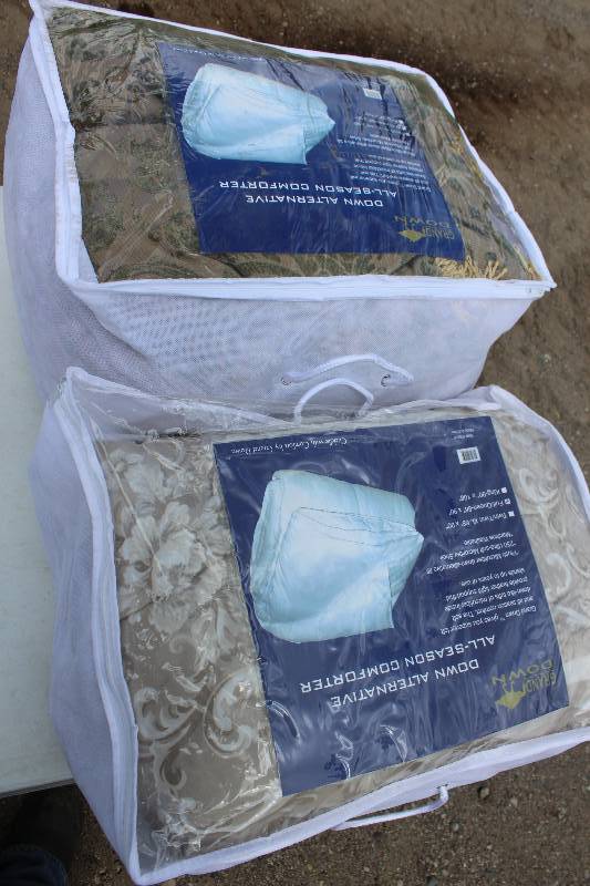 lot 248 image: Lot of (2) Comforters