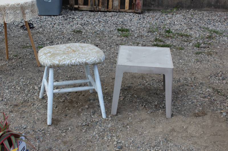lot 257 image: Lot of (2) Stools