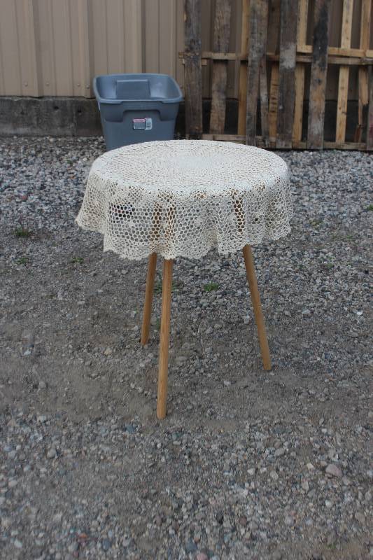 lot 258 image: Table