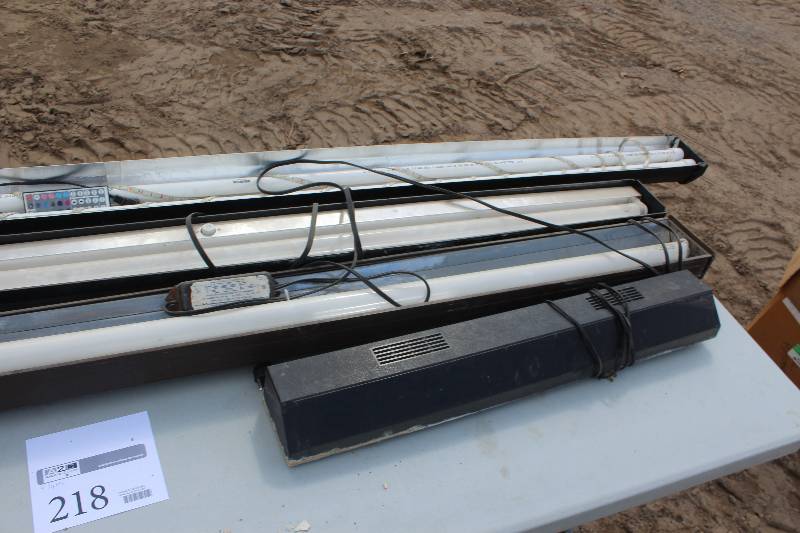 lot 218 image: Lot of (4) Aquarium Tank Light Sets