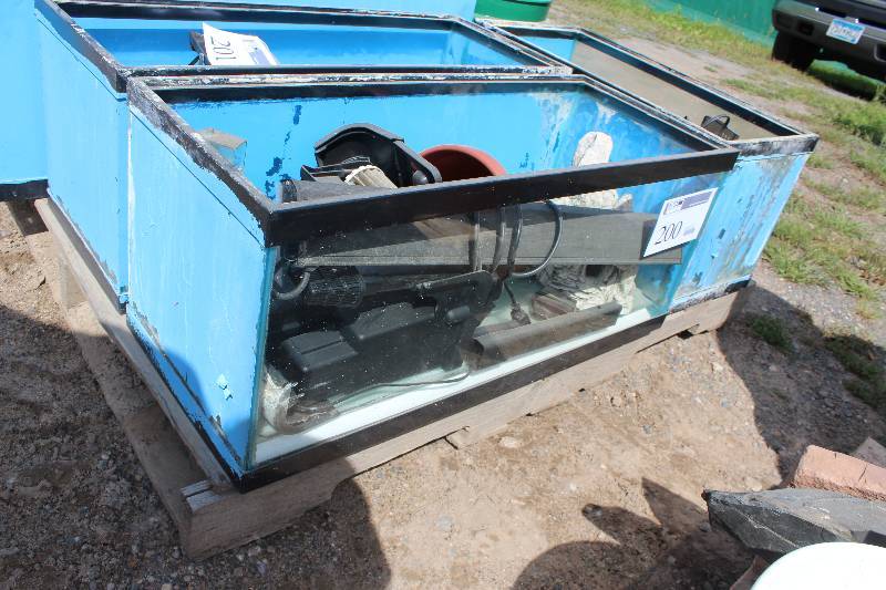 lot 200 image: 20-Gallon Fish Tank w Filters, Lights, Dcor