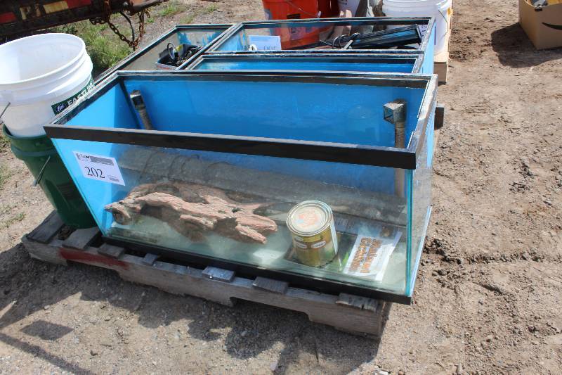lot 202 image: 30-Gallon Fish Tank w Filters, Lights, Dcor