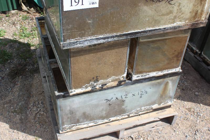 lot 191 image: Lot of (5) 20-Gallon Fish Tanks