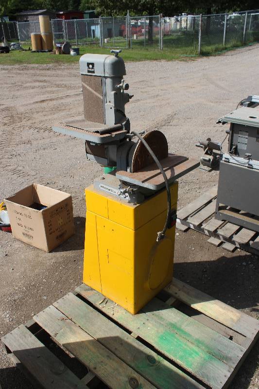 lot 7 image: Rockwell Delta BeltDisc Sander